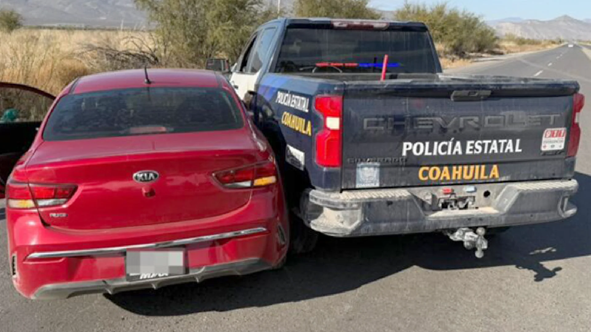 Secuestra ebrio a ex novia y embiste patrullas tras huida en Cuatro Ciénegas