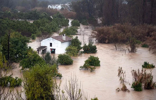 Prevén que caigan hasta 35 centímetros de agua en el sur de la nación ibérica a causa de la tormenta Leonardo