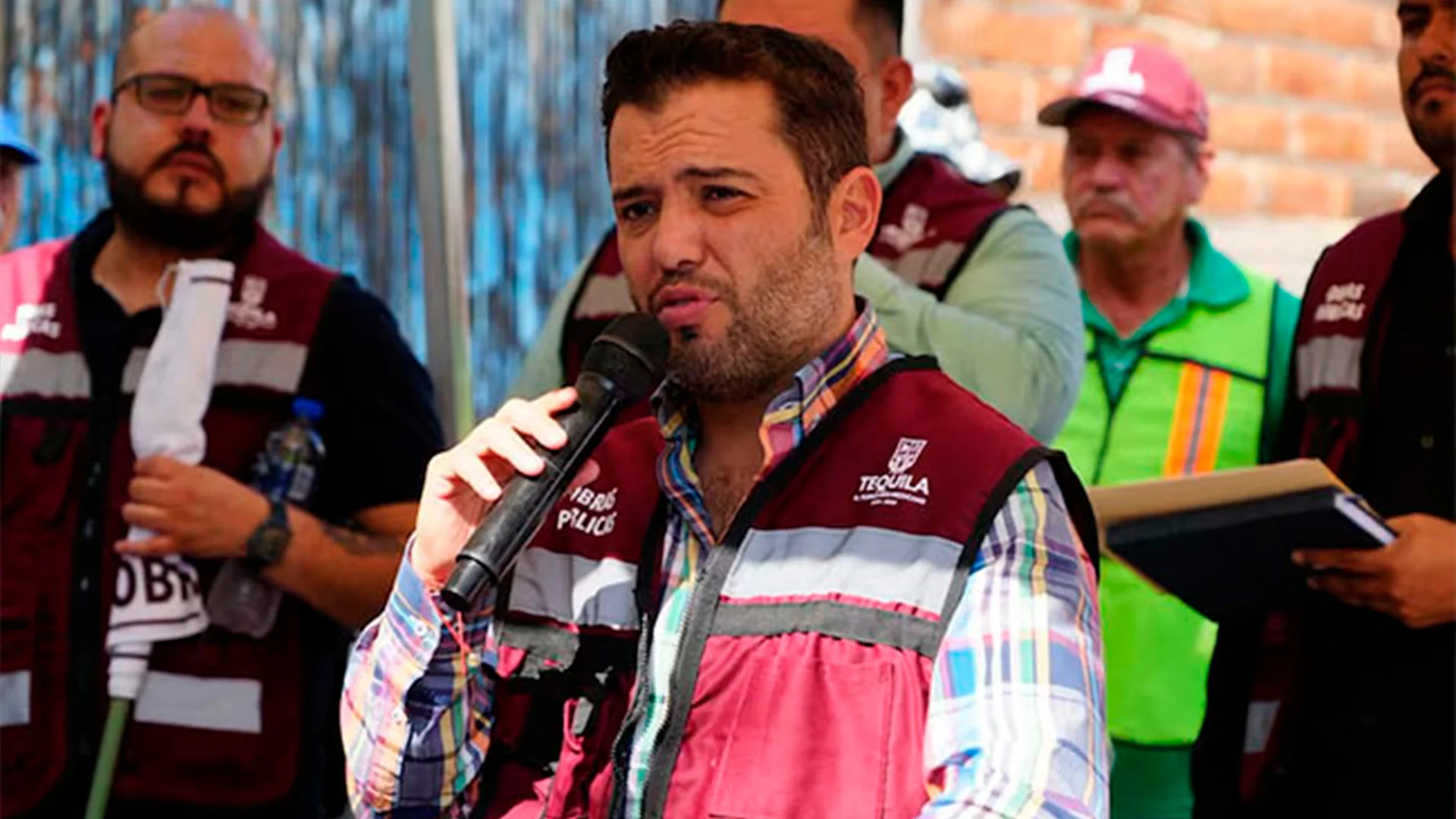 Llegó al cargo hace apenas 14 meses bajo el cobijo de Morena con promesas de transparencia y cercanía ciudadana.