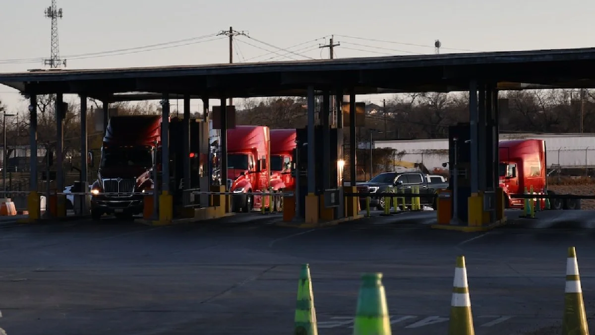 Reporta Eagle Pass baja en cruces de autos particulares 16.9%