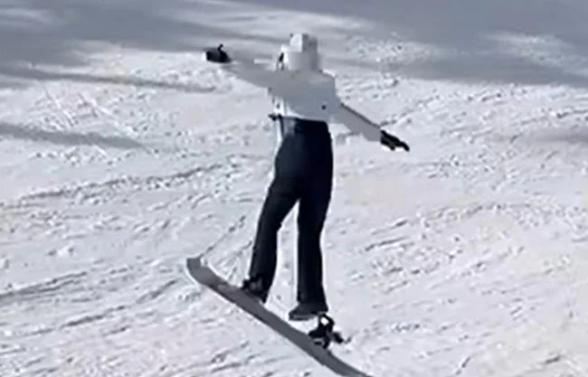 Niña cae de silla en estación de esquí de California tras falla de seguridad