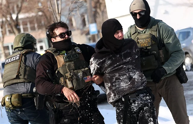 Palestinos detenidos por ICE fueron enviados a Cisjordania en avión de amigo de Trump: The Guardian