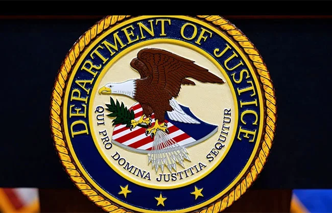 El Departamento de Justicia enfoca su estrategia en intermediarios que mueven dinero del narcotráfico hacia México, incluso mediante criptomonedas.