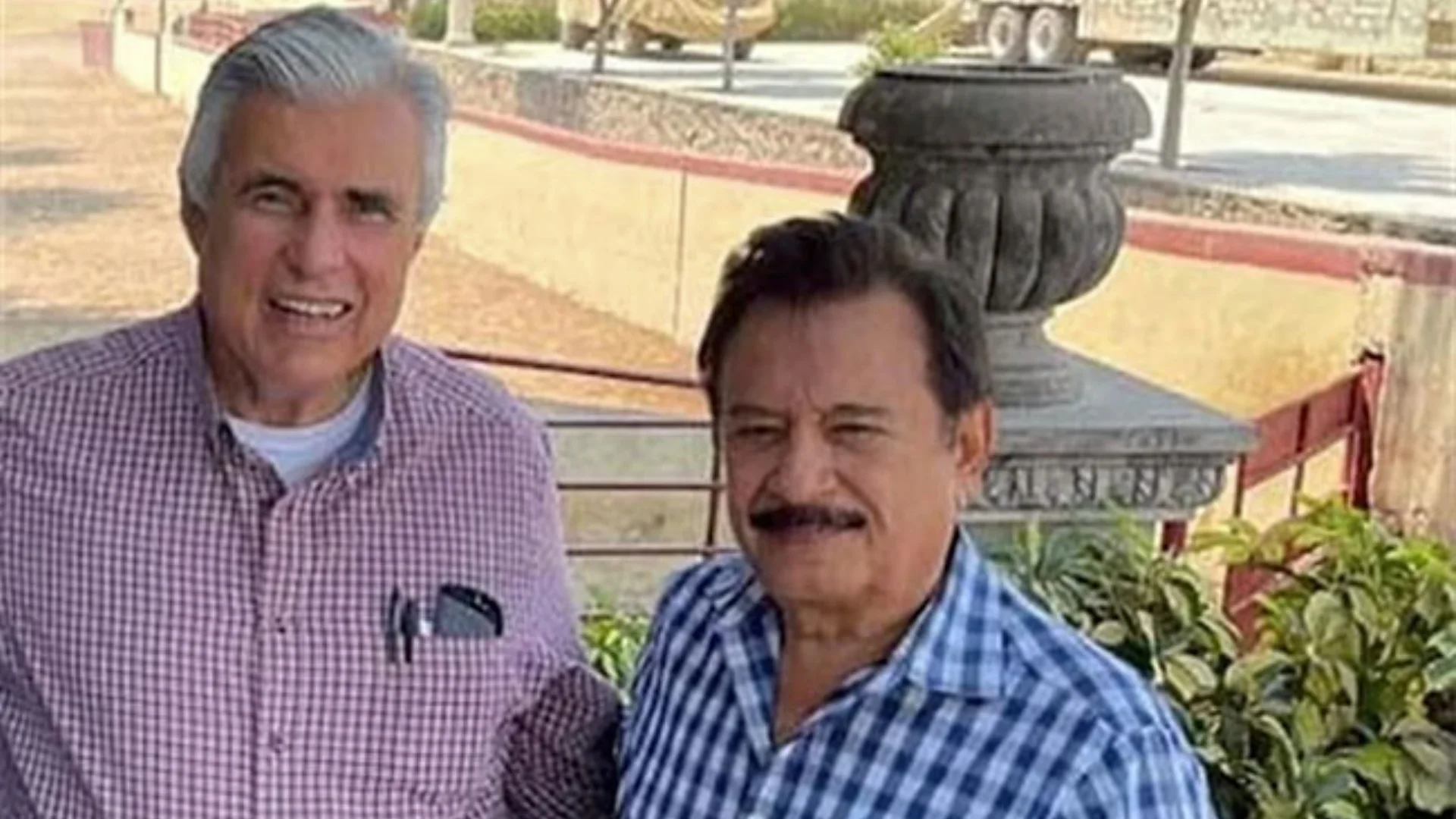 Por su cuenta labró una carrera política que se caracterizó por acusaciones de despojo.