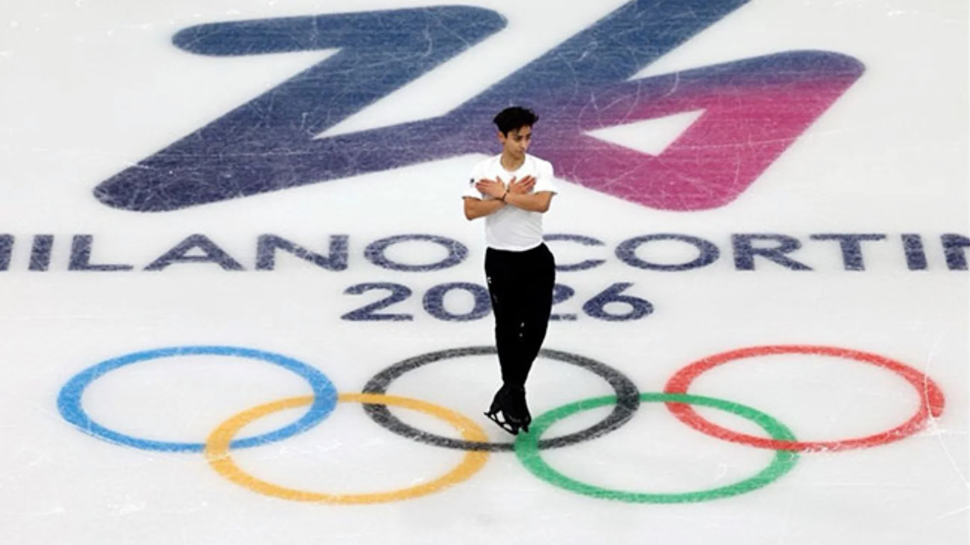 El evento incluye el tradicional desfile de las delegaciones, los mensajes oficiales, los actos artísticos y el encendido del pebetero olímpico.