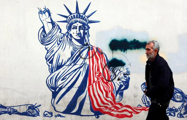 Irán y Estados Unidos exploran acuerdo nuclear en Omán tras ataques militares