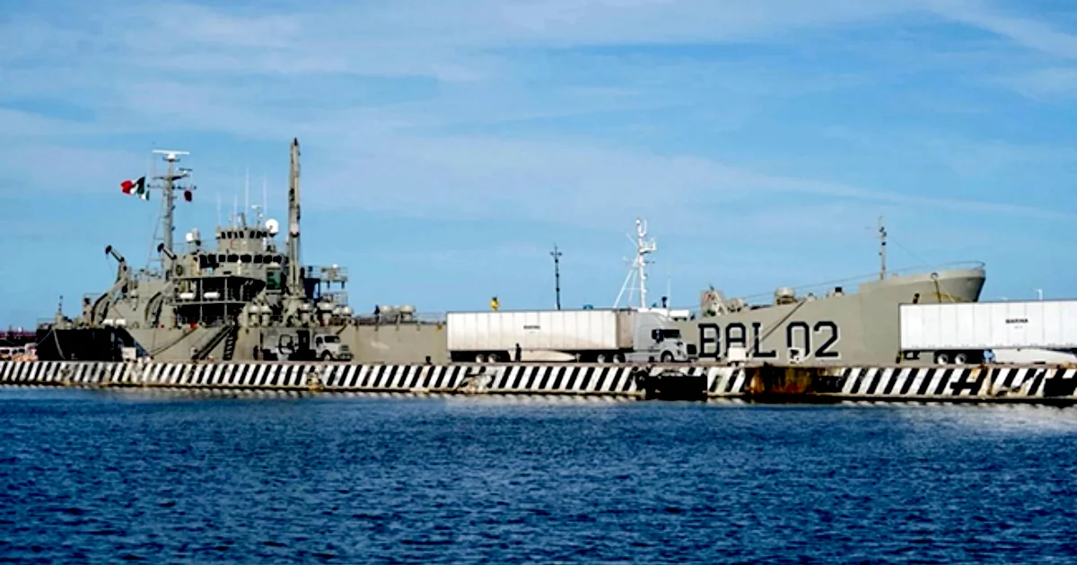 Zarpan dos buques de la Marina con ayuda humanitaria a Cuba