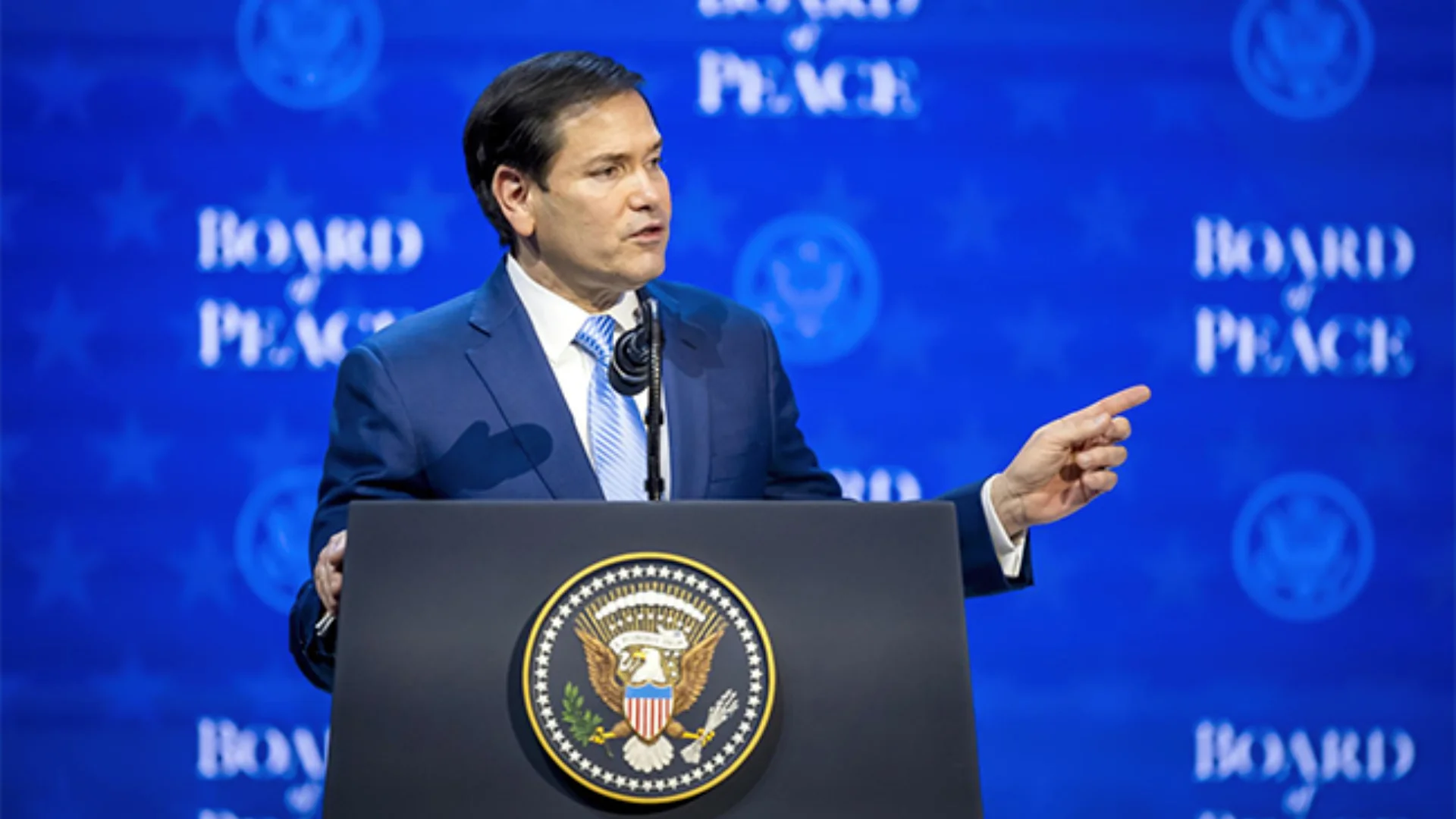 Las autoridades arrestaron a cuatro presuntos narcotraficantes que operaban el submarino durante la operación.