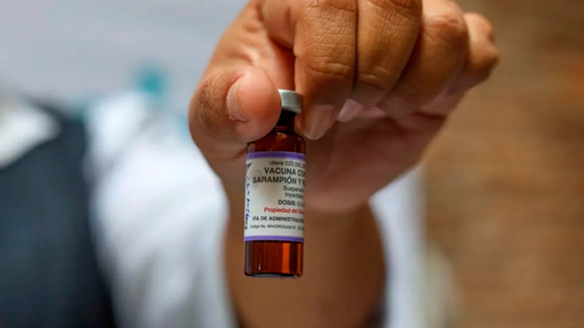 Detrás de esta decisión hay una la inmunidad natural adquirida por exposición al virus antes de 1963.