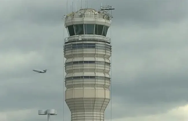 Globo de fiesta confundido con ‘dron de cártel’ provocó cierre del aeropuerto de El Paso
