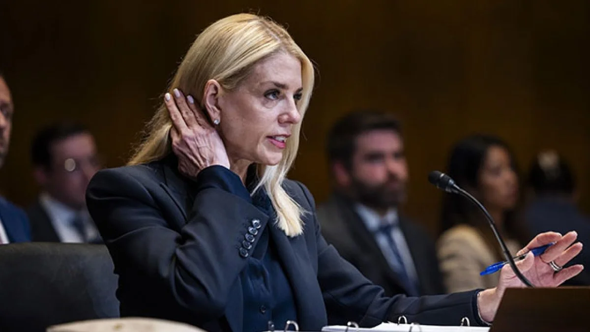 La fiscal general evadió preguntas sobre el caso Epstein y pidió enfocarse en el supuesto derribo de drones de cárteles de la droga en El Paso