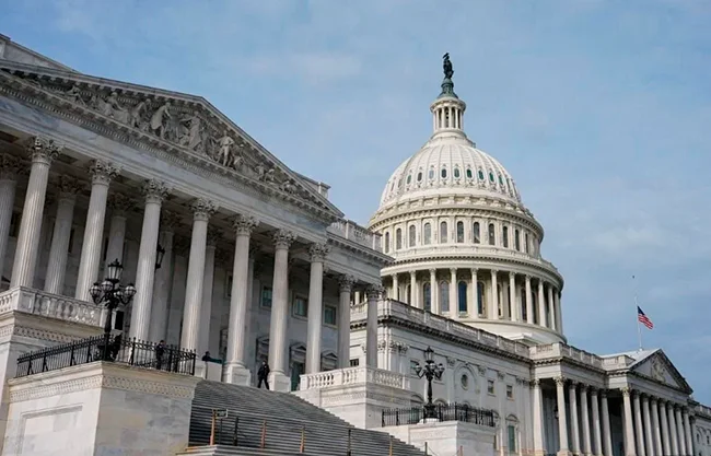 Por 219 votos a favor y 211 en contra, demócratas y republicanos en la Cámara baja asestaron un duro revés