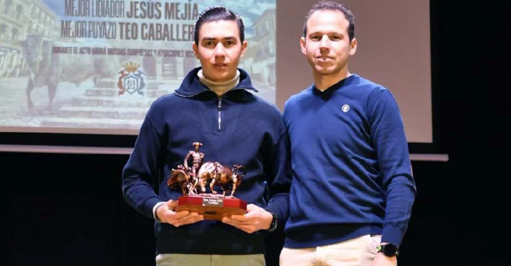 Después de este reconocimiento, regresó a México para cumplir sus compromisos