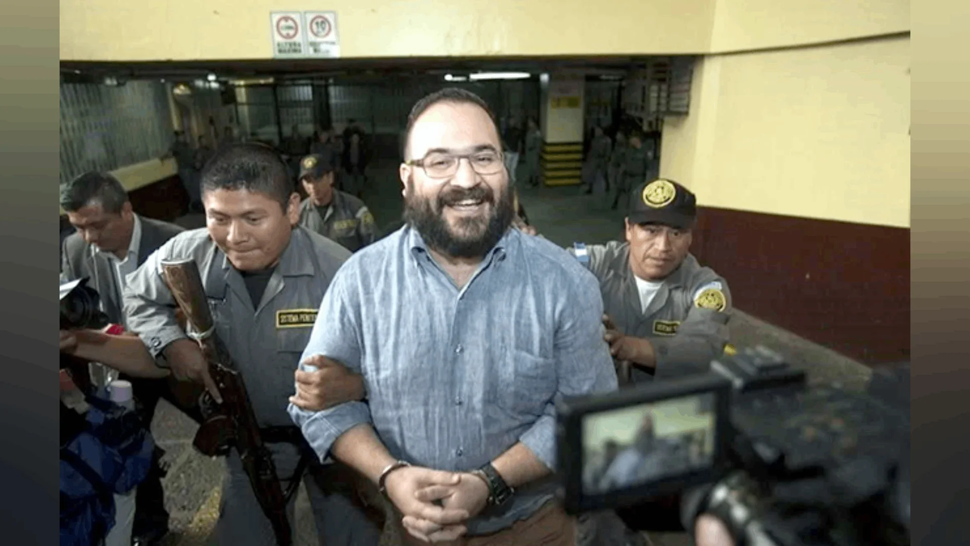 Un juez federal impuso prisión preventiva justificada a Javier Duarte en una nueva imputación por un presunto desvío de 5 millones de pesos.
