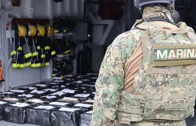 El aseguramiento fue ejecutado por elementos de la Secretaría de Marina (Semar) al oeste de la Isla Clarión, en los límites marítimos de Colima