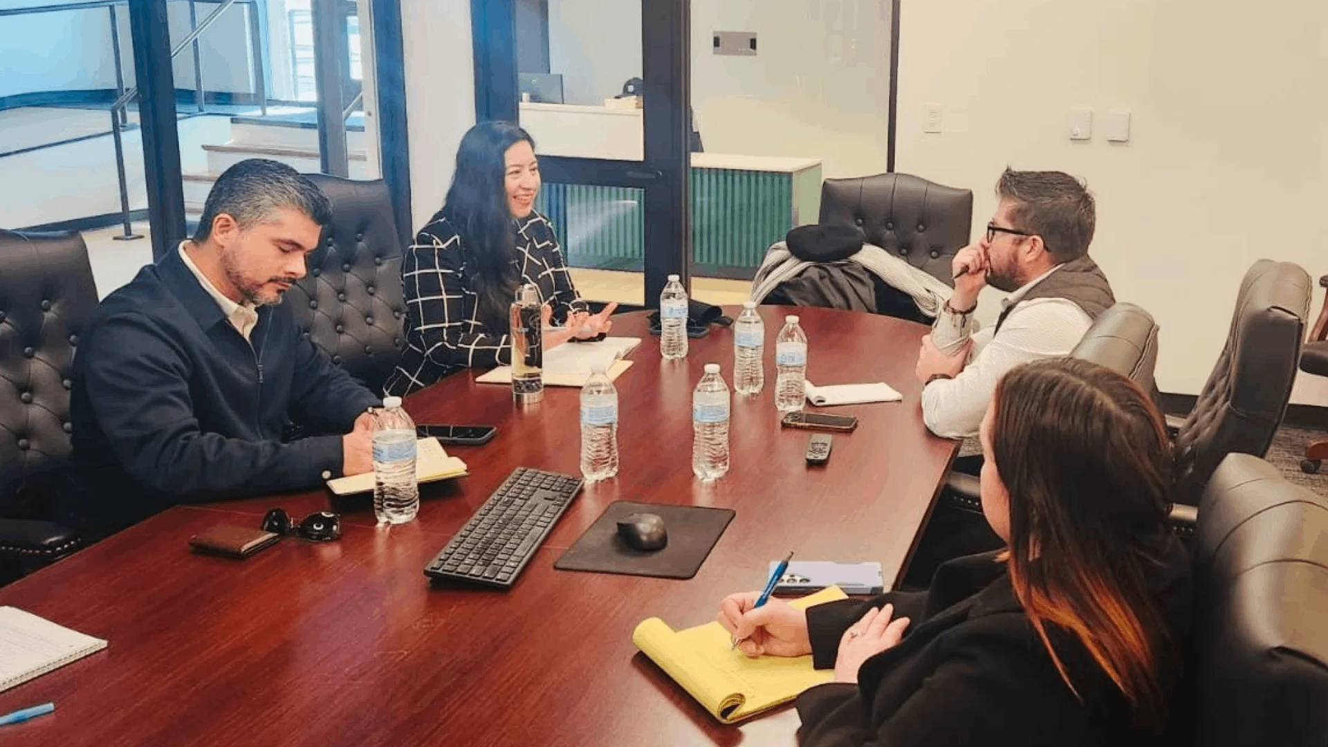 Se discutieron oportunidades de negocios y emprendimiento