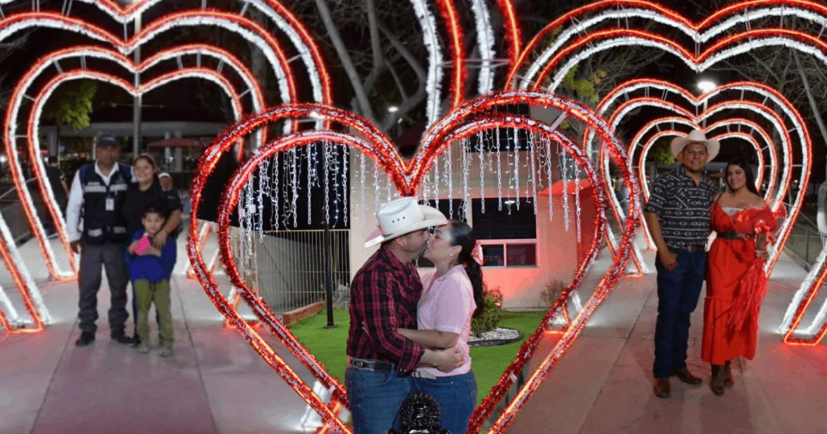 Familias disfrutan velada musical y convivencia en el Centro Histórico.