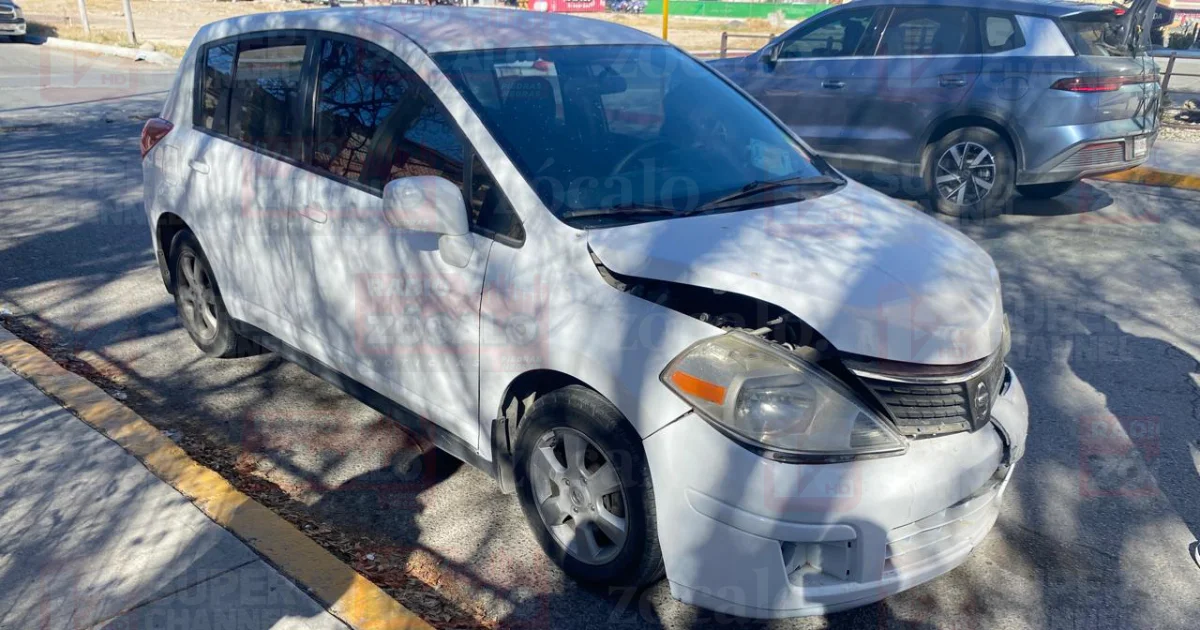 No respeta señalamiento de alto y provoca choque en Fidel Velázquez