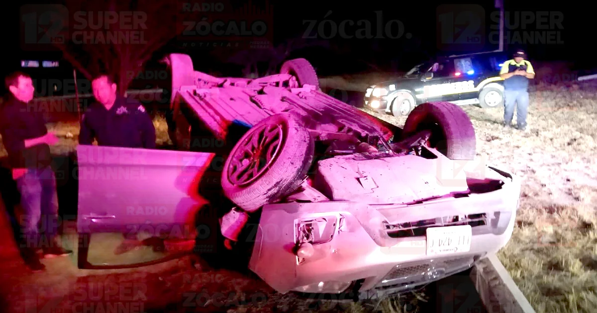 Vehículo volcó en el boulevard Ramón Cerda. El conductor, de 44 años, recibió atención médica en el lugar.