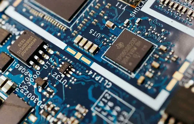 Explora Coahuila el mercado de semiconductores; buscan reducir dependencia de Asia