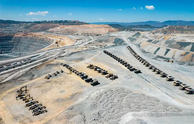 Compañías se ven forzadas a pagar el derecho de piso o directamente a contratar a proveedores relacionados con sus extorsionadores.