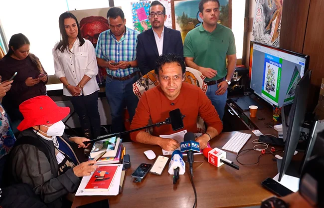 Marx Arriaga, quien aún se considera Director de Materiales Educativos, prevé que Anticorrupción hará 'malabares' para justificar su salida.