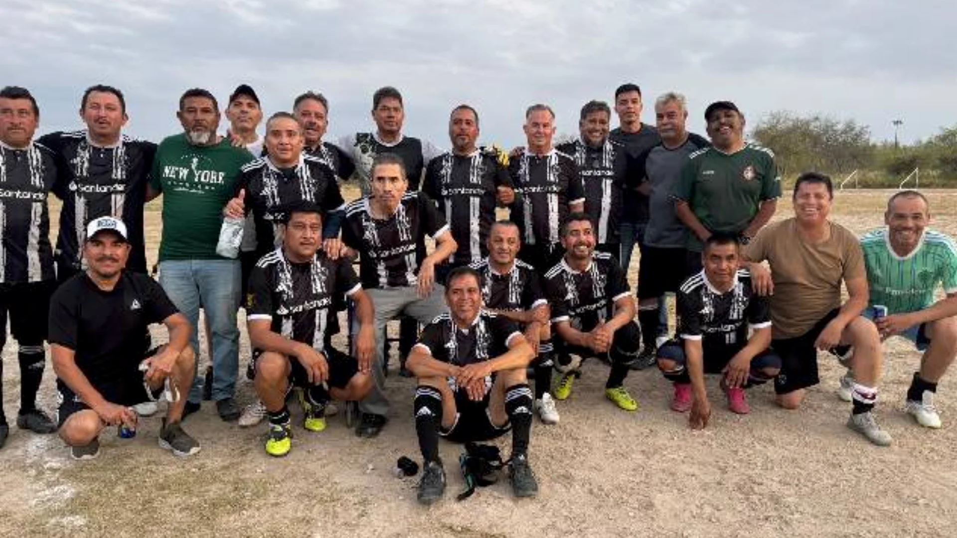 El Deportivo Cerna comenzó el ataque en la portería de Cuervos, quien se defendió bien de los embates del “Hombre gol”.