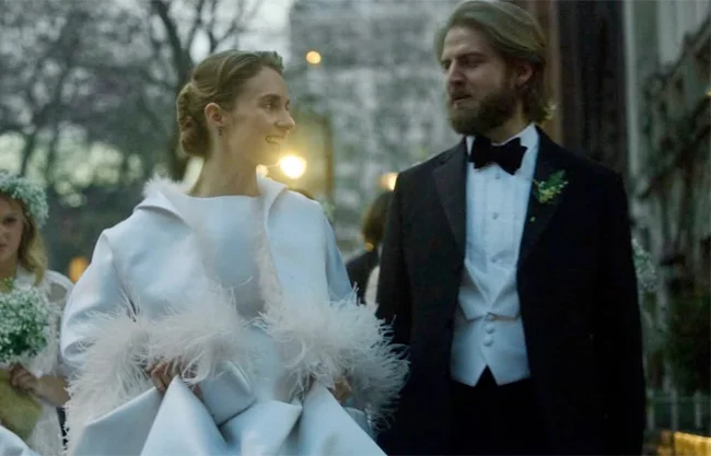 Se casa Maya Hawke en boda llena de estrellas