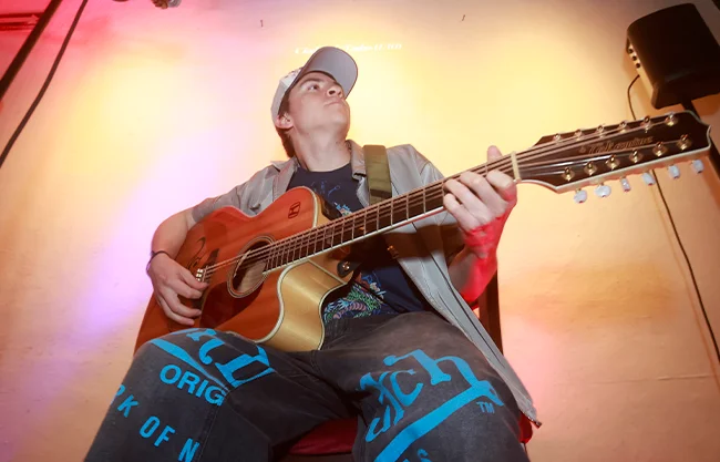 Gallo Armado, presentó su primer disco La Ciudad es Nuestra en la Taberna El Cerdo de Babel.