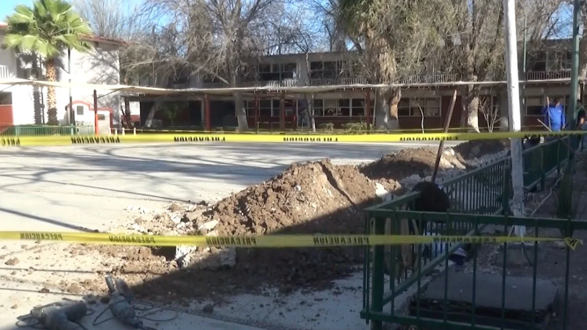 La medida fue para evitar accidentes por construcción de techumbre, indicó el director del plantel, Alfredo Lárraga