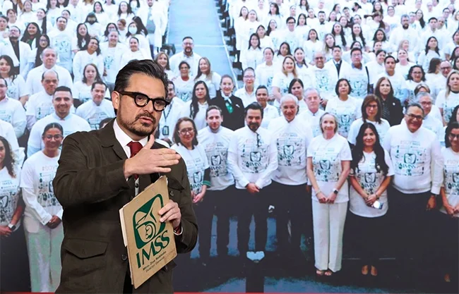 Zoé Robledo destacó el impulso durante gobiernos de la 4T. Señaló que en 2006 ingresaron al IMSS sólo 2 mil 450 residentes y en 2018 fue de 4 mil 637