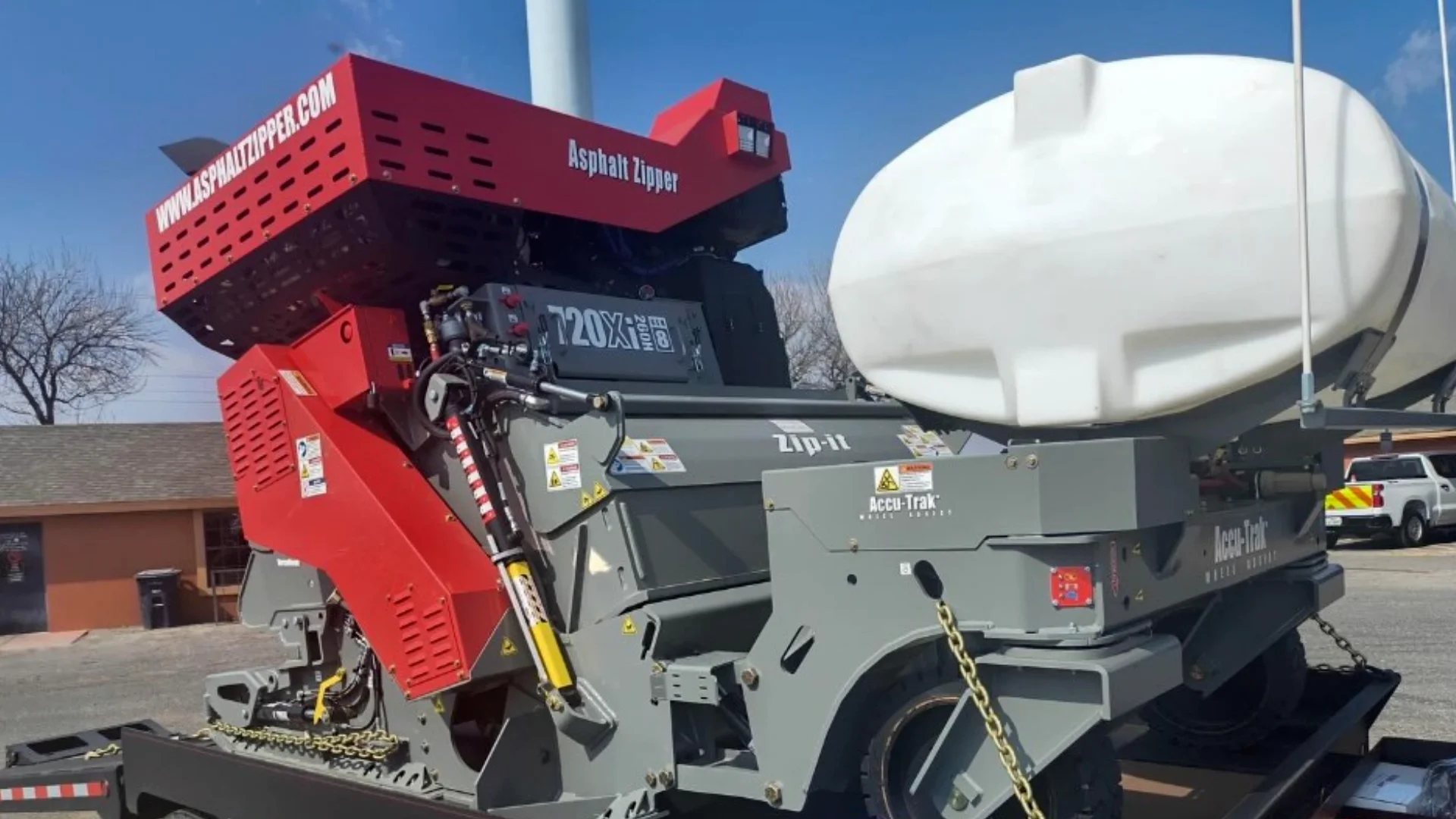 Eagle Pass adquiere moderno equipo para rehabilitación de calles