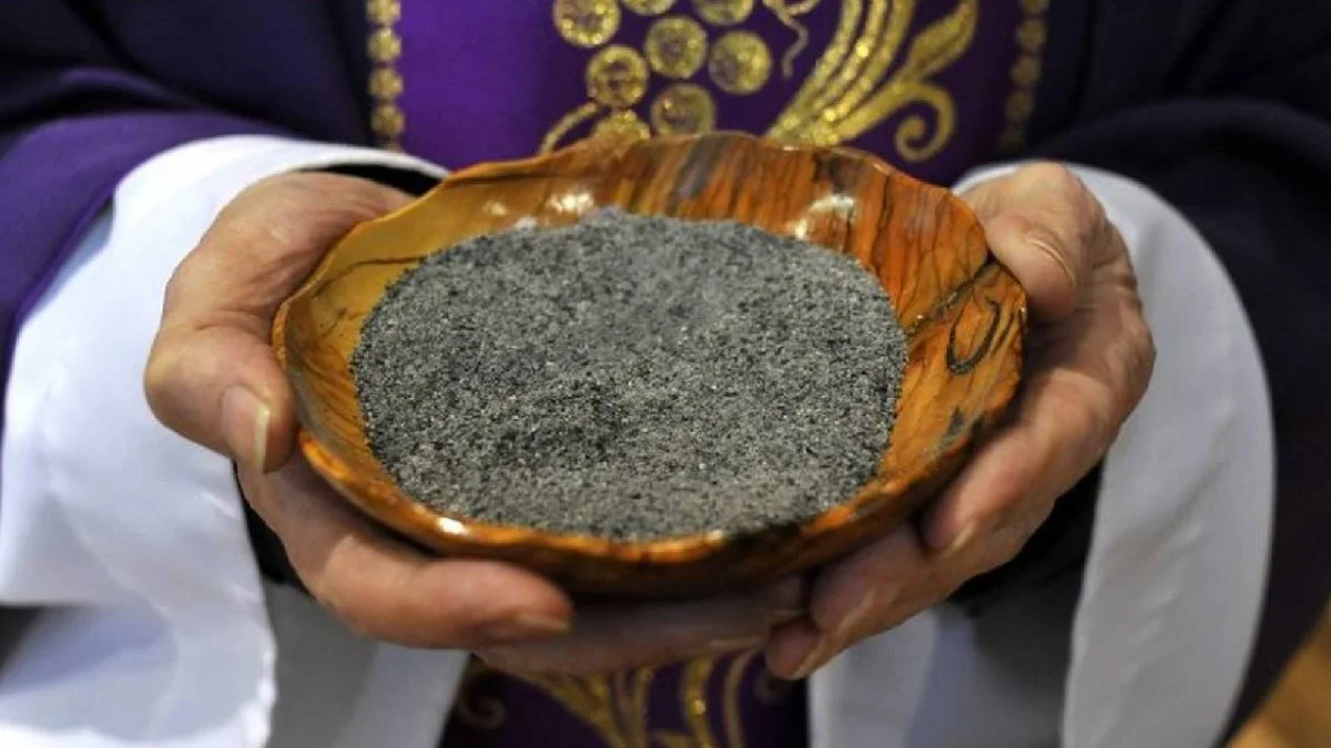 La imposición de ceniza está programada para las 10 y 11 de la mañana, así como desde la una hasta las siete de la tarde