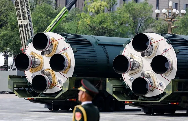 La Organización del Tratado de Prohibición Completa de los Ensayos Nucleares, que utiliza sensores sísmicos para detectar explosiones nucleares.