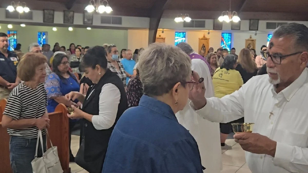 Las distintas parroquias ofrecieron celebraciones tanto en español como en formato bilingüe