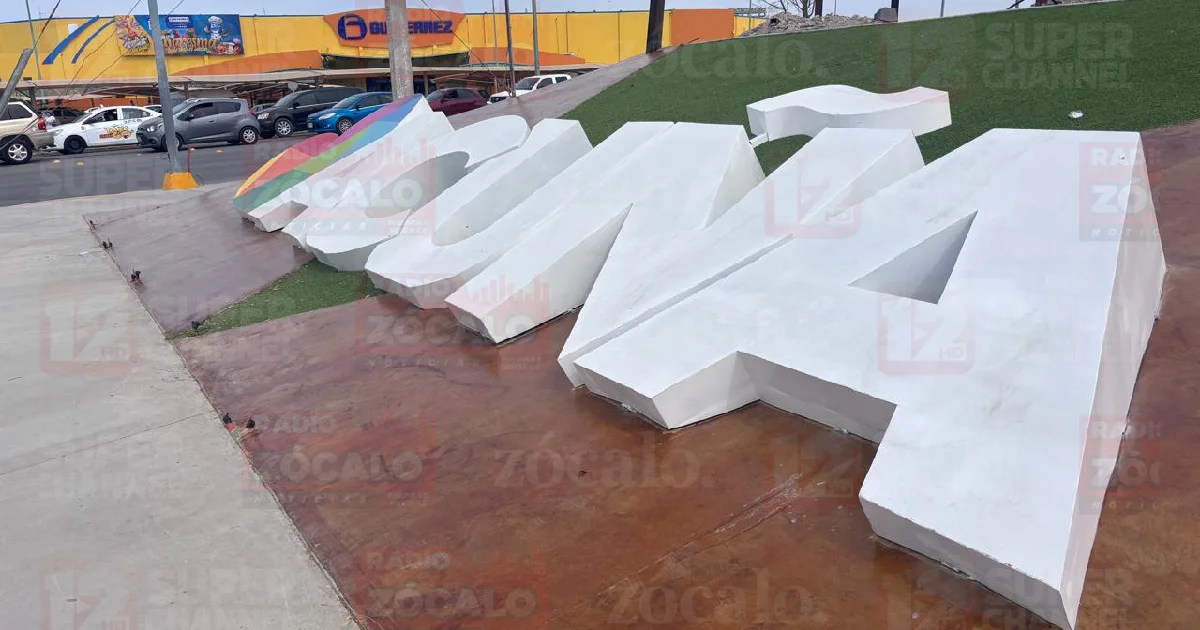 Abandonan perro muerto sobre letras ornamentales de Acuña