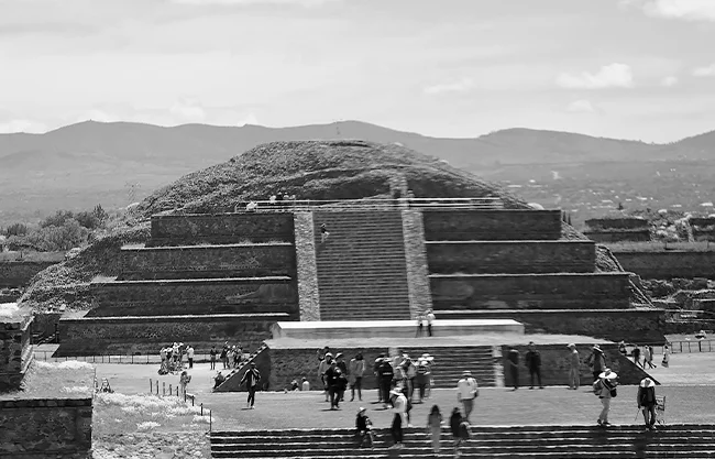 INAH, lleva casi cuatro décadas permitiendo que una empresa privada opere dos restaurantes en la zona de Teotihuacán.