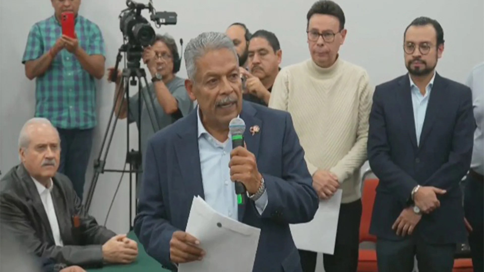 El secretario general adjunto de la central obrera formalizó su participación en el proceso interno y planteó una transición “ordenada y legítima” en un contexto de reconfiguración sindical.