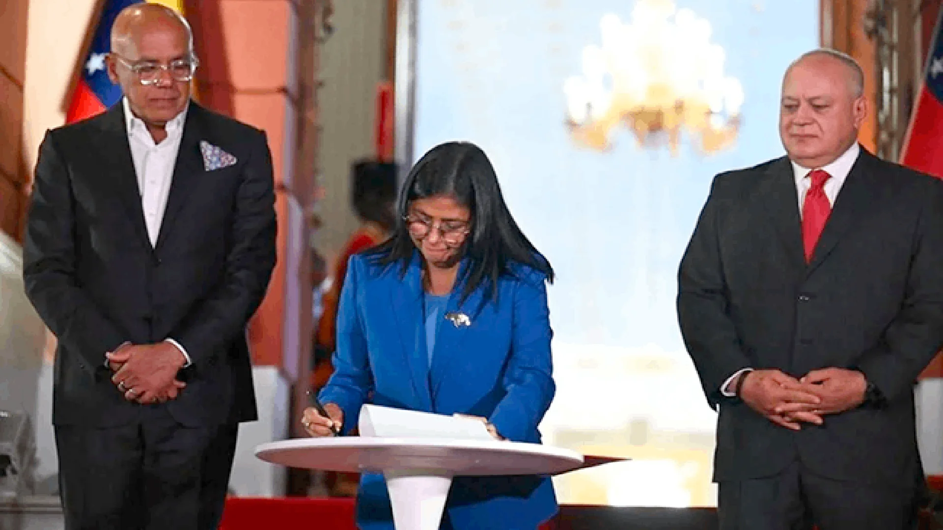 Tras la aprobación, familiares de algunos presos políticos levantaron la huelga de hambre que llevaban a cabo por quinto día en reclamo.