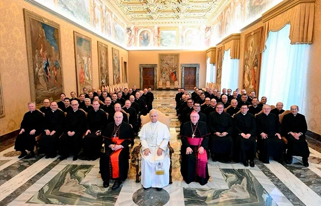 León XIV exhortó a los religiosos a reflexionar sobre su misión e identidad, recordándoles que son herederos de una historia compleja