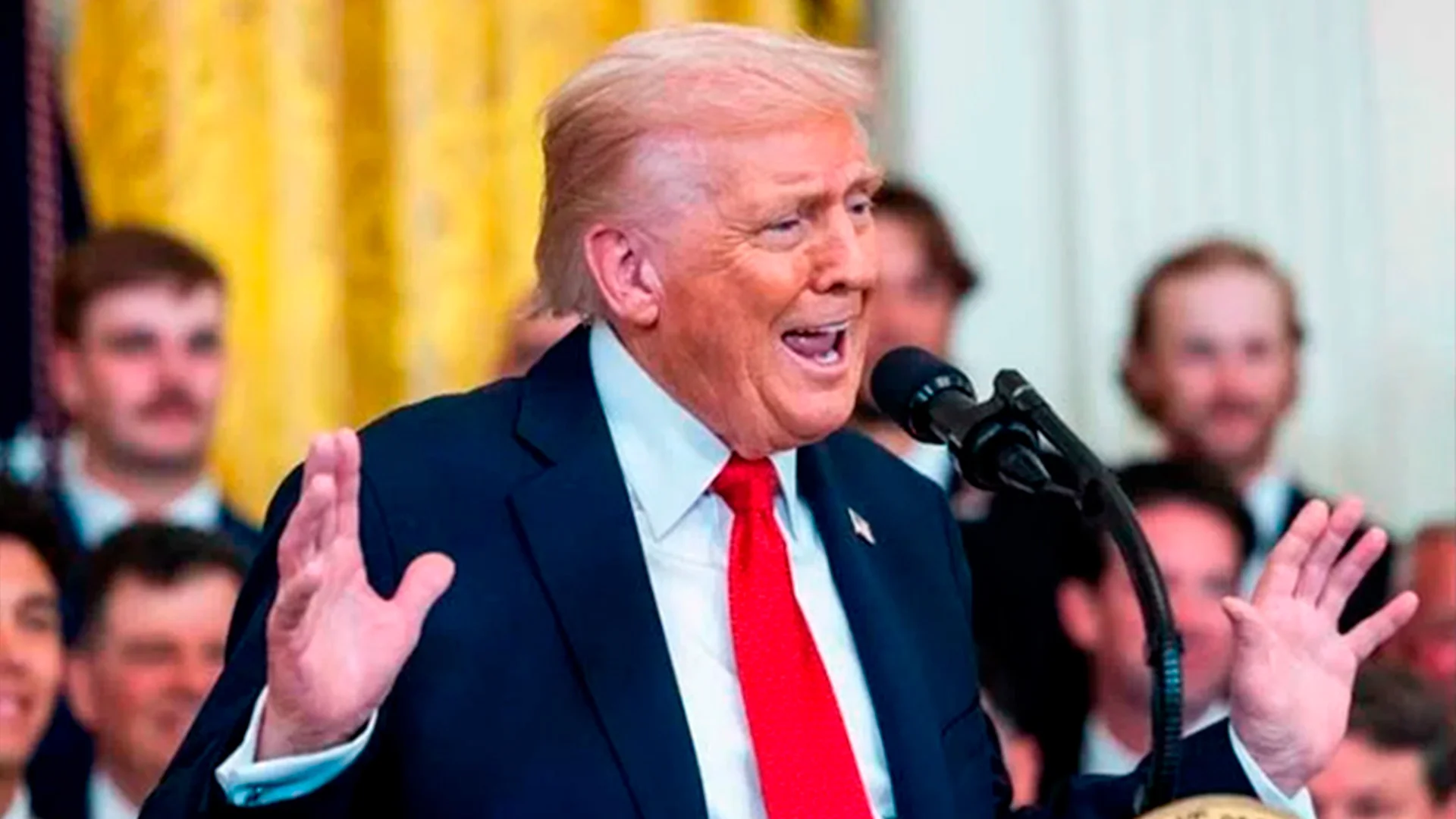 El mandatario interrumpió una sesión de preguntas y respuestas con los gobernadores y abandonó la sala para trabajar en su respuesta, según Wall Street Journal.