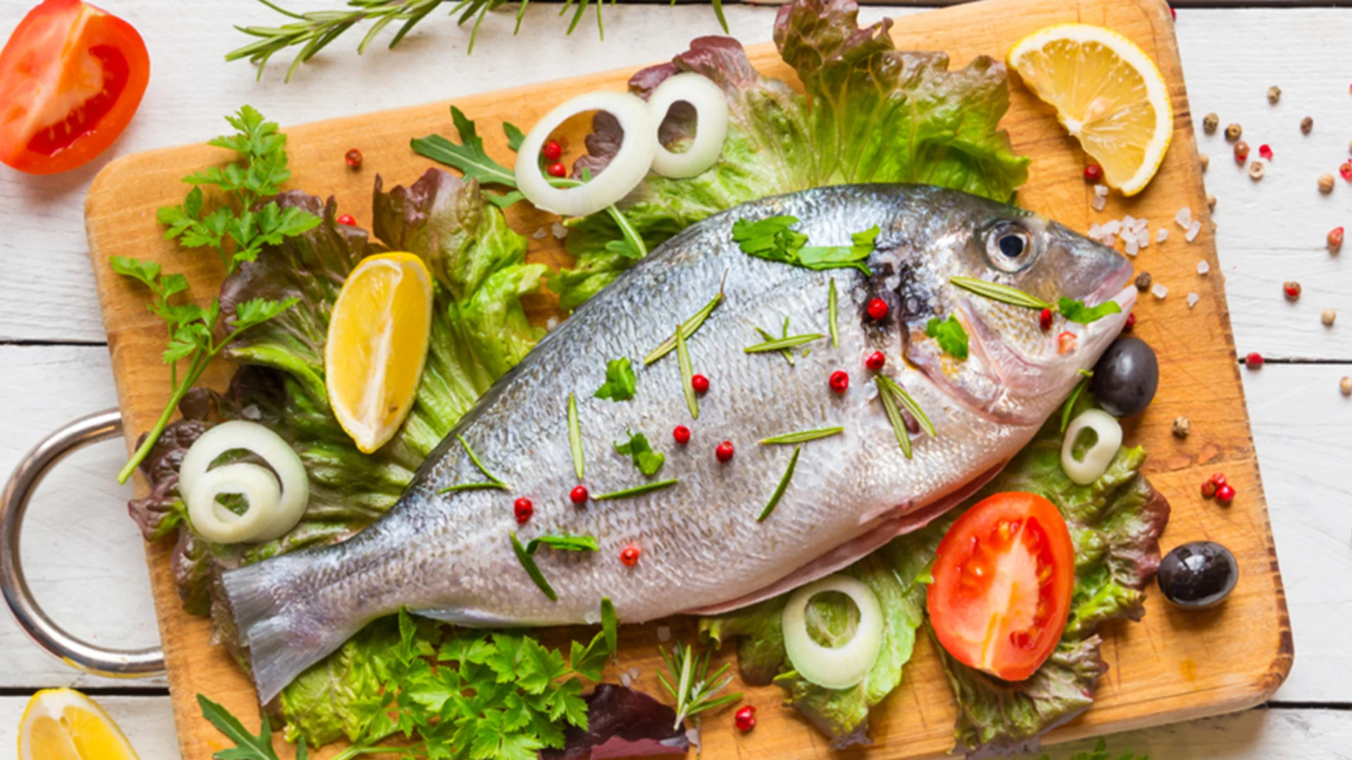 Estos alimentos son de fácil descomposición, proceso que se acelera en temperaturas más altas y ello puede derivar en infecciones e intoxicaciones de quienes los consumen.