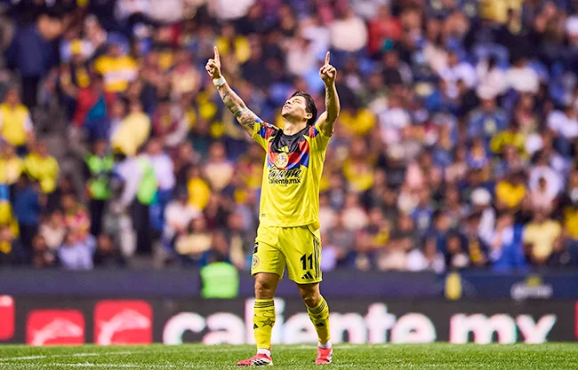 El América goleó 4-0 como visitante al Puebla, que pagó los platos rotos tras la caída azulcrema en el Clásico.