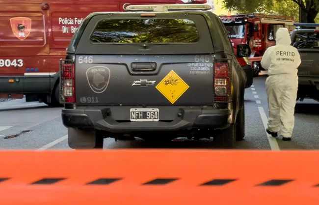 Los otros dos paquetes fueron detonados en forma preventiva por especialistas, pero en su interior no se hallaron rastros de explosivos
