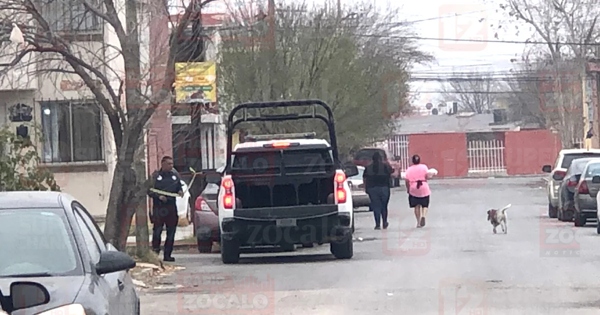 Autoridades decomisan armas de gotcha y equipo táctico tras cateo en Piedras Negras, Coahuila, tras denuncia vecinal.