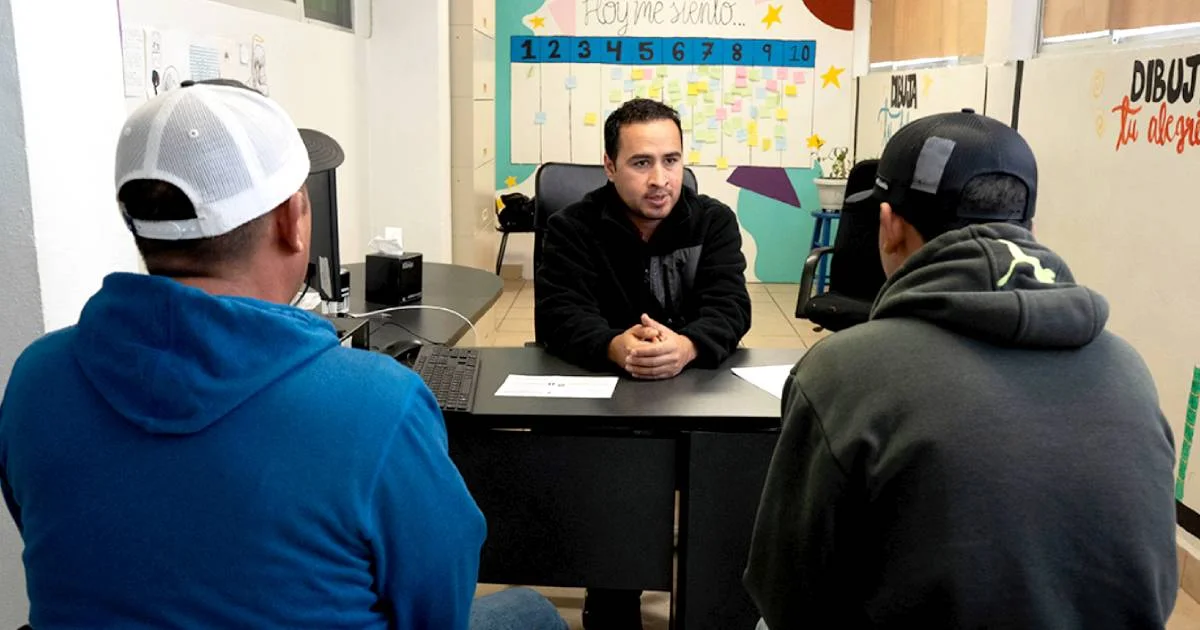 13 secundarias de Piedras Negras cuentan con psicólogos escolares, atendiendo ansiedad y depresión en jóvenes para prevenir riesgos.