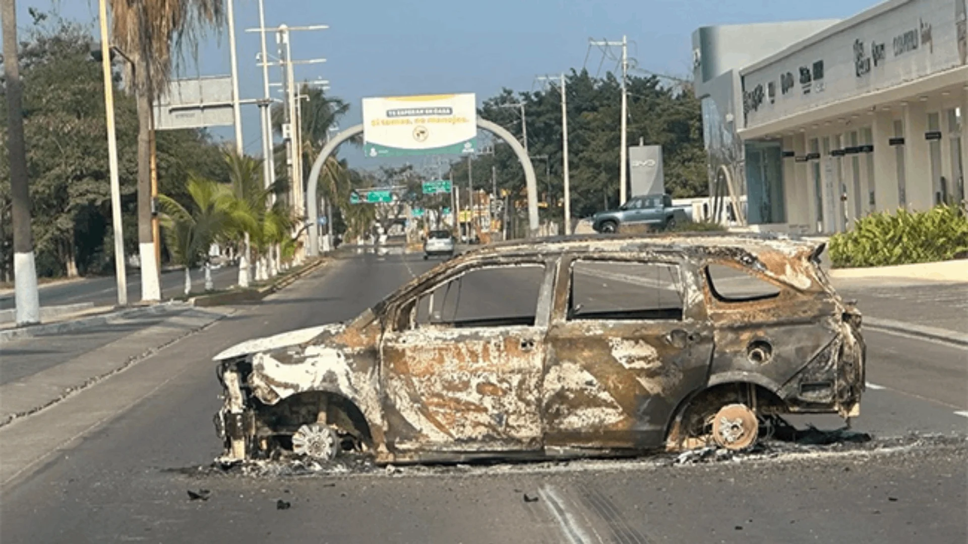 Indicó que el personal del gobierno estadunidense en Jalisco, así como en Tijuana, BC, permanece sujeto a toque de queda durante horas nocturnas.