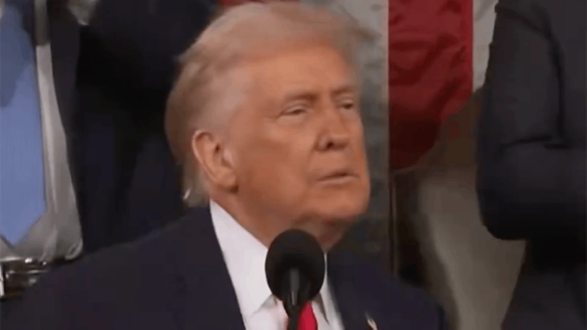 "Durante años, grandes extensiones de territorio en nuestra región, incluyendo extensas zonas de México, han estado controladas por cárteles", dijo.