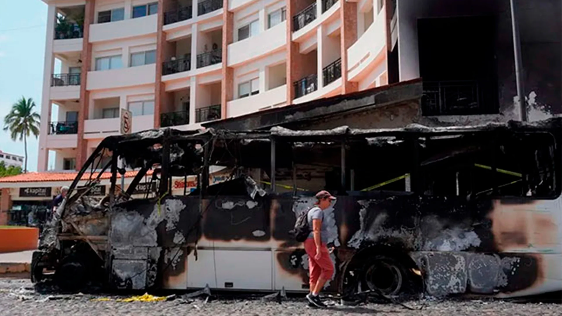 ‘Una hora de disparos’: El encierro de turistas a metros de la guarida de ‘El Mencho’