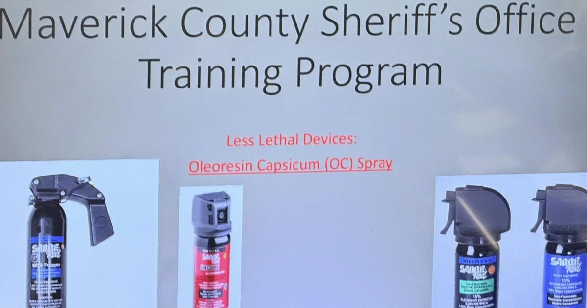 Los oficiales participan de manera constante en ejercicios y programas de adiestramiento con el objetivo de mantener un entorno seguro tanto para el personal como para las personas bajo custodia.